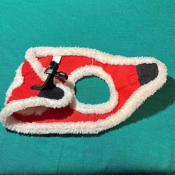 NWOT DOGGIE COAT. SZ MED. “Merry Christmas”. Faux fur lines the edges of coat. - Picture 3 of 4